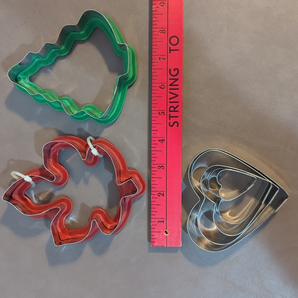 Toastmaster Heart Tins Set of 2 Plus Maple Leaf Christmas Tree Cookie Cutters